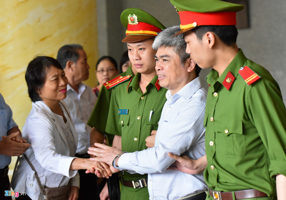 Nụ cười, nước mắt các bị cáo sau phiên phúc thẩm đại án Oceanbank